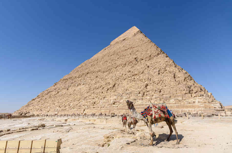 Egipto 014 - necrópolis de El Giza - pirámide de Kefrén.jpg